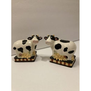 Spotted cow salt and pepper shakers new no tags
